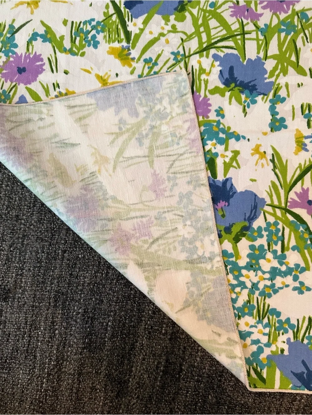 Flowery cloth napkins • set of 5 • in new condition • 18” x 18”